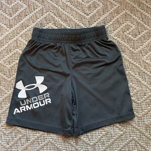 Under Armour boy’s grey shorts (5)